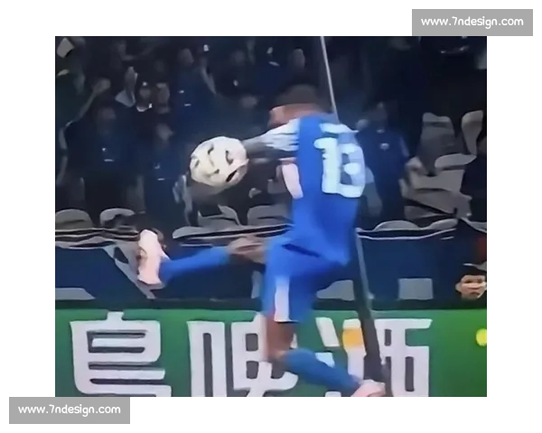 申花 VAR 争议判罚:同一动作两年不同判,媒体人炮轰尺度不公